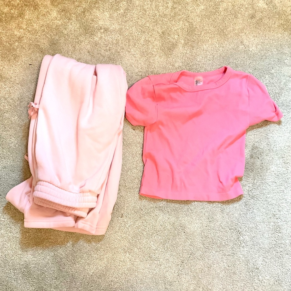 Preppy pink top With adorable Edikted bow sweatpants and a matching bow!
